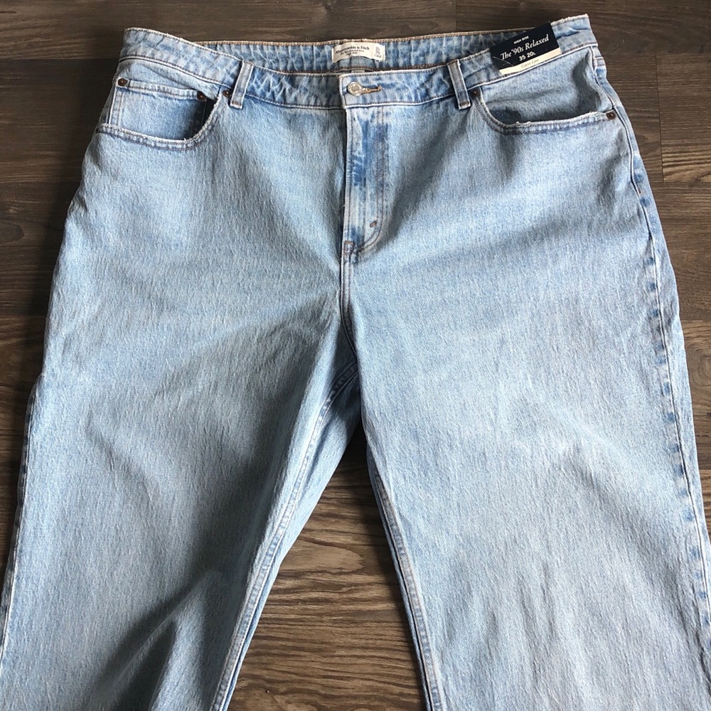 NWT Abercrombie and Fitch Curve Love 90s Relaxed Jean 35 20 Long Inseam - Picture 2 of 15